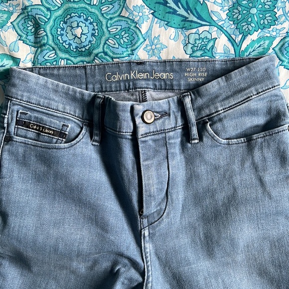 Women’s Calvin Klein high rise skinny jeans - 27x30 - Picture 2 of 4